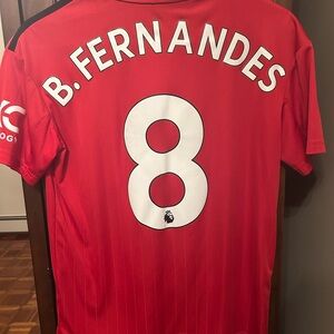 Manchester United Red Jersey - B. Fernandes #8
